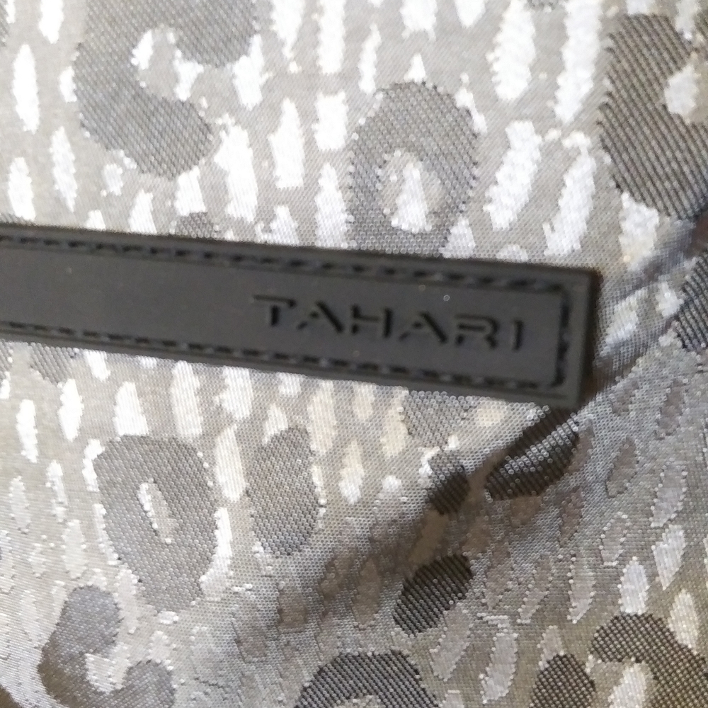 Hobo Bag. TAHARI LUXURY Brand. Gray. Leopard Print. NWT. Huge & Roomy